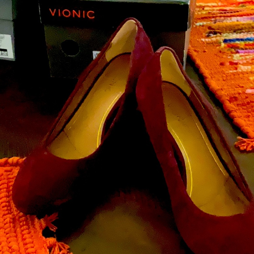 Vionic size 8.5 wine colored wedges.